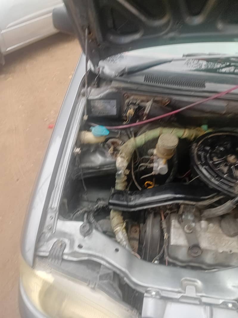 گاڑی کی چھت جینون  ہے سیلوں کی پوری ہے 1