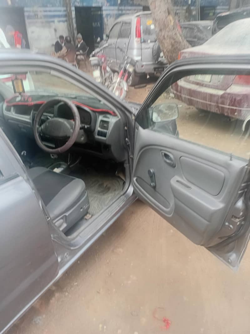 گاڑی کی چھت جینون  ہے سیلوں کی پوری ہے 2