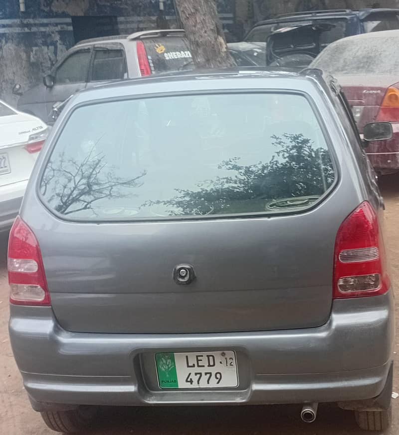 گاڑی کی چھت جینون  ہے سیلوں کی پوری ہے 3