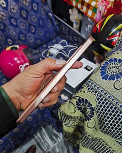 vivo v 29 e 8+8 256 gb condition 10/9 with box all OK