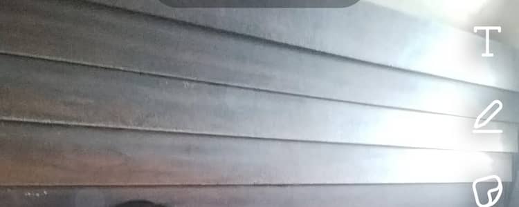 Queen size wooden bed available for sale without moltyt