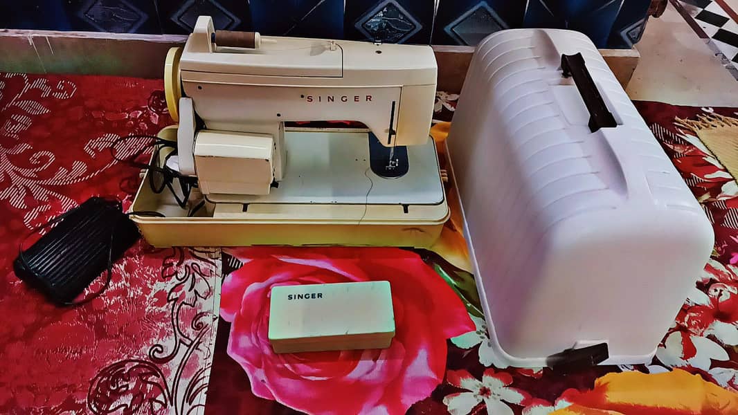 Singer Diskmetic Sewing Machine 1