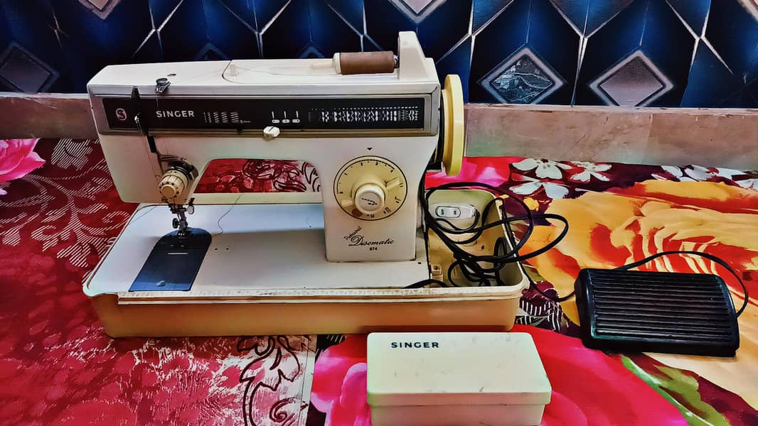 Singer Diskmetic Sewing Machine 2