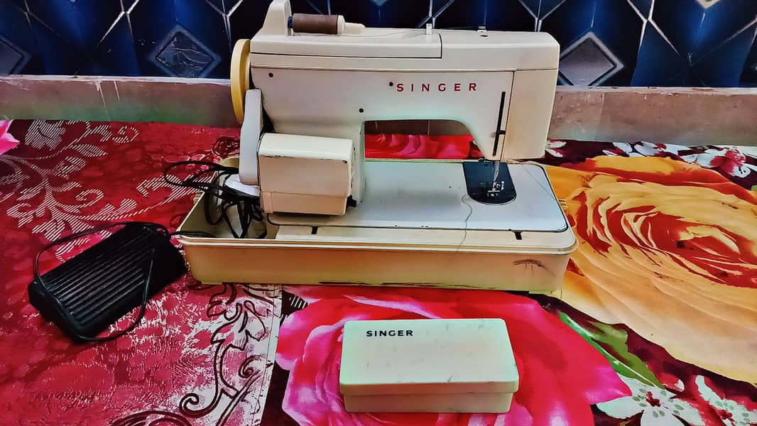 Singer Diskmetic Sewing Machine 3
