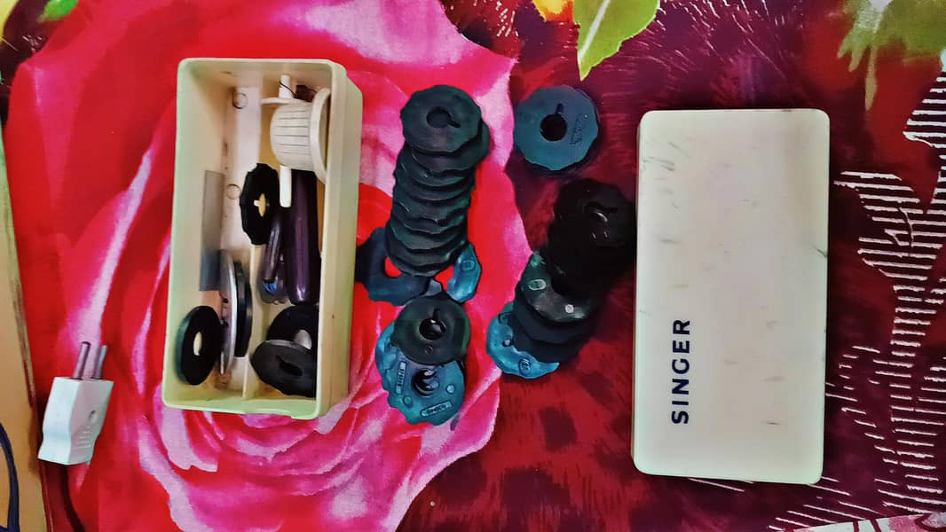 Singer Diskmetic Sewing Machine 4