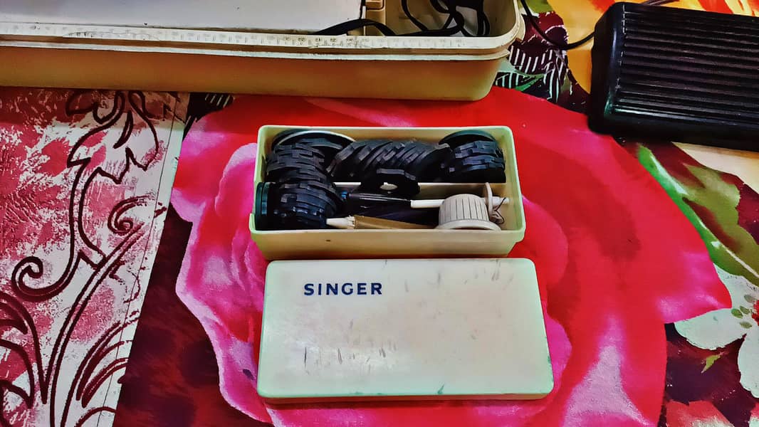 Singer Diskmetic Sewing Machine 5