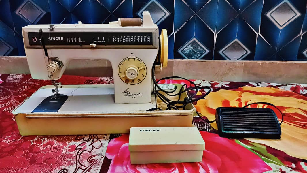 Singer Diskmetic Sewing Machine 8