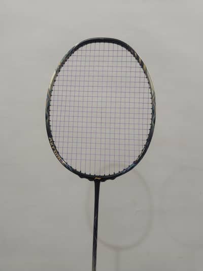 Badminton Racket for sale, Li Ning light weight proffesional.