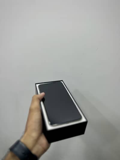 Iphone 11pro max 64gb pta approved with box only