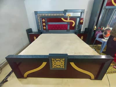 Luxury king size bedroom set (Bed + Dressing + 2 side tables) Like New