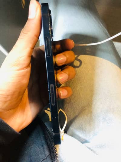 I phone 12 jv 10/10 condition