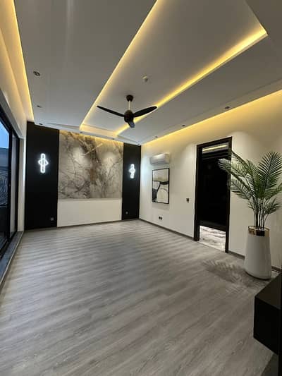 commercial space available for office use in Gulshan Iqbal