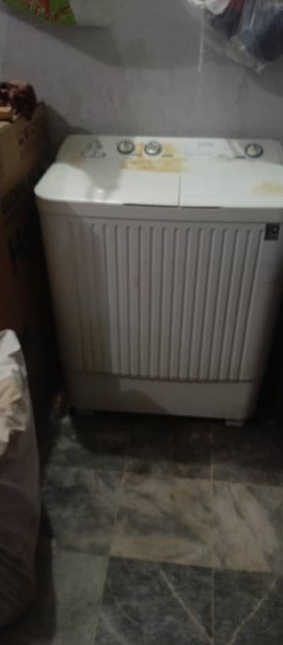 hair dubel washer and dryer new condtion only 6 month use