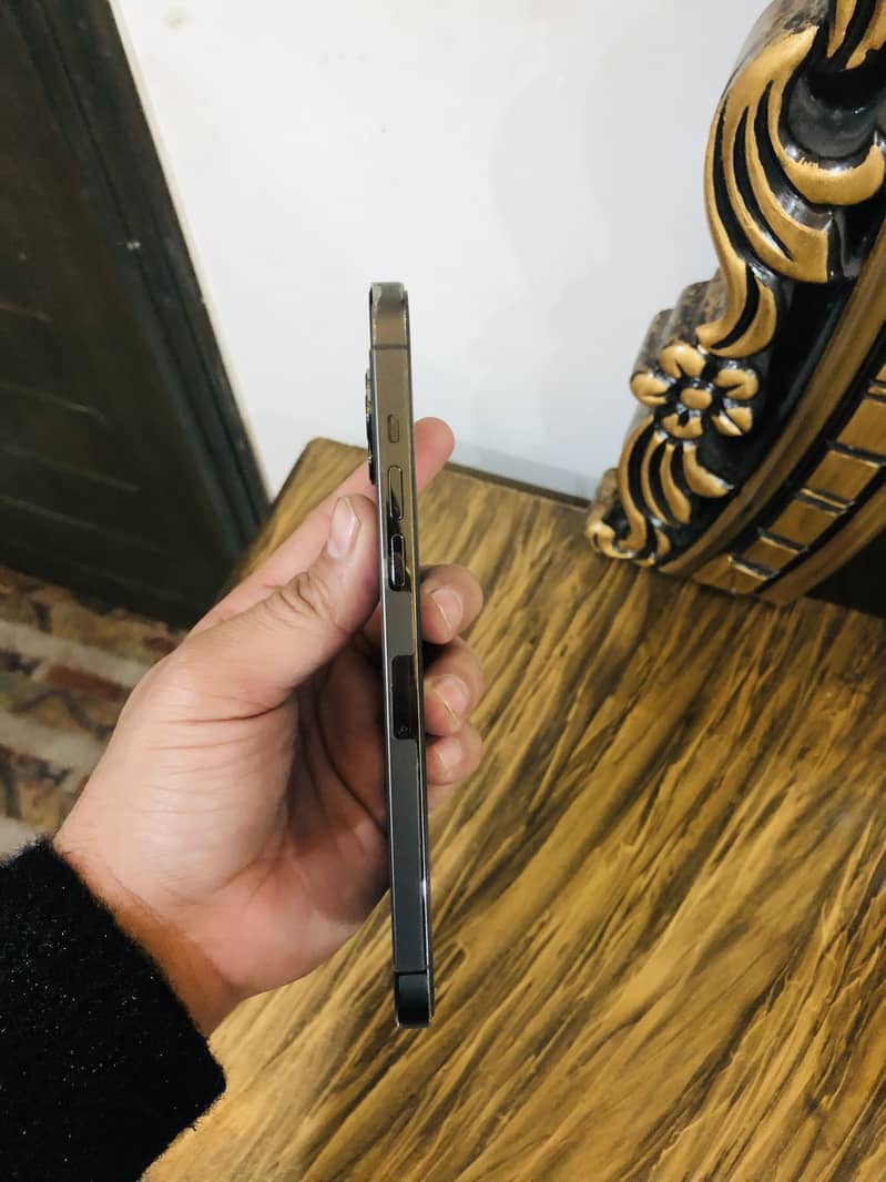 Iphone 12 pro max 4