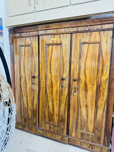 Wardrobe, Door lock and Table