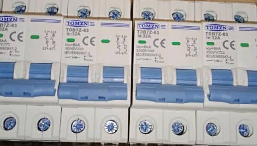 Tomzan ka D. c Breaker  2 pole available ha 32ampyer ka  6 pic