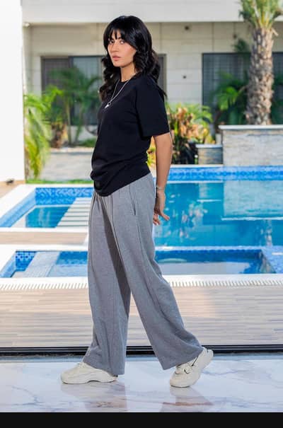 Black crew  T. shirt women a MeN