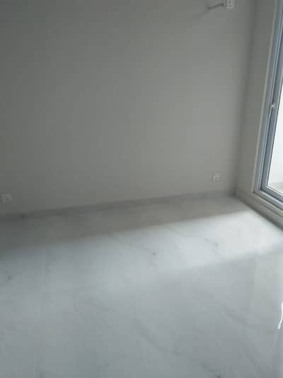 VIP LAVISH SLIGHTLY USE 3 BEDROOM FLAT FOR RENT WITH LIFT PARK FACING NO BROKER