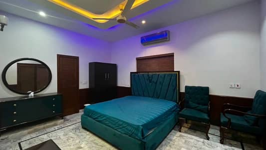 Prime Location 1 Kanal Used House With 4 Cars Parking for Sale in H Block Model Town Lahore Near Park and Market