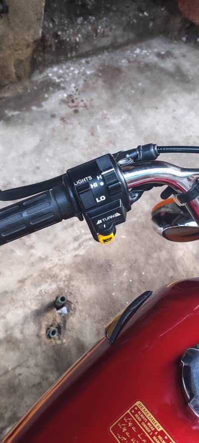 Kam use baik hai 3 month phale li thi Tanki side cover new rakhe