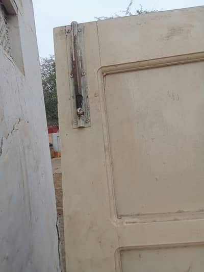 door  saaf condition