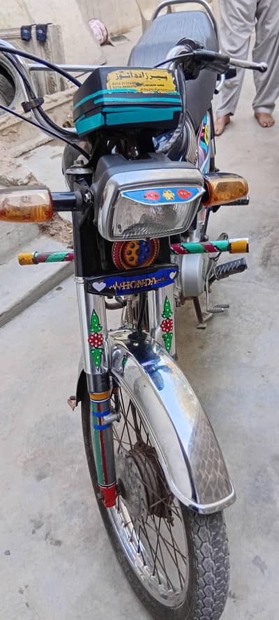 hello I'm selling honda cd 70 2024 balck