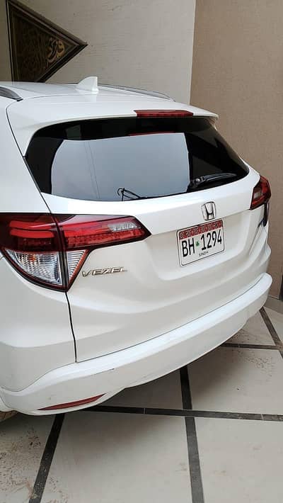 vezel 2015/2019 full option bumper to bumper orignal guranted antique