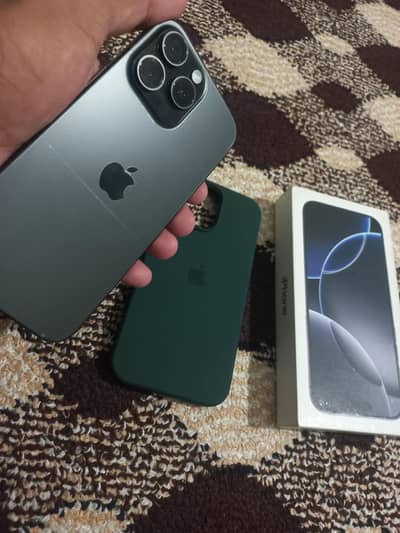 Iphone 16 Pro Max Black Titanium Factory Lock 105 Cycle