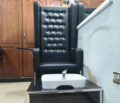 “Manicure & Pedicure Chair – Excellent Condition | Salon Ready”