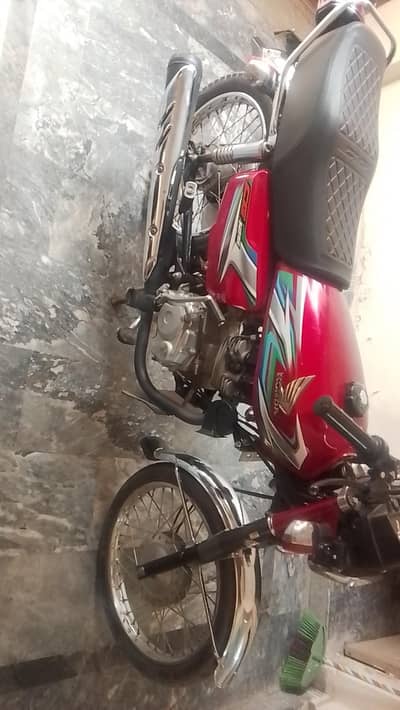 Honda 125 bilkul ok condition safe halat me03095227759