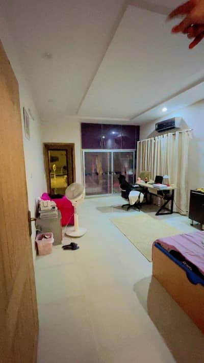 GARDEN TOWN 2 KANAL HOUSE FOR RENT AT IDEAL LOCATION.