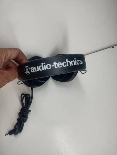 audio Technica studio headphones like AKG Sennheiser Sony bose