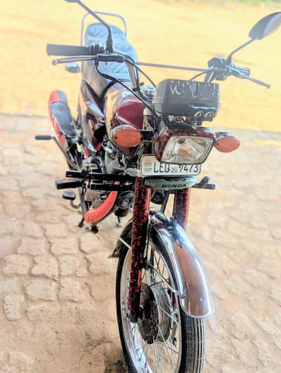 Honda 125 zabrdest condition hy 19 model 20 ka nambr lga hy