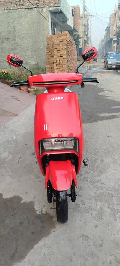 Electric scooty Evee C1