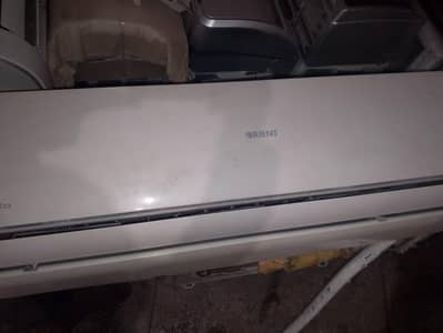 Orient 1.5 ton DC inverter heat and cool