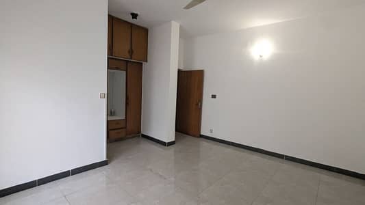 FOR RENT Fully Renovated 3 Bedrooms Upper Portion with Separate Gate F_7/1