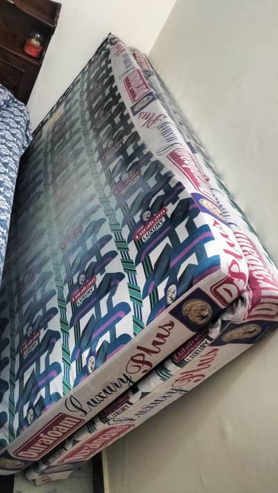 2 single beds mattress