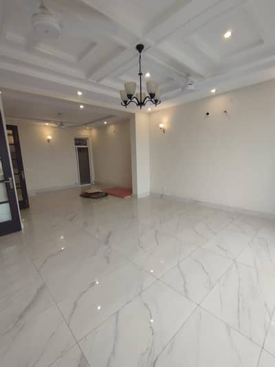 1 Kanal Upper Portion With Parking And Gas