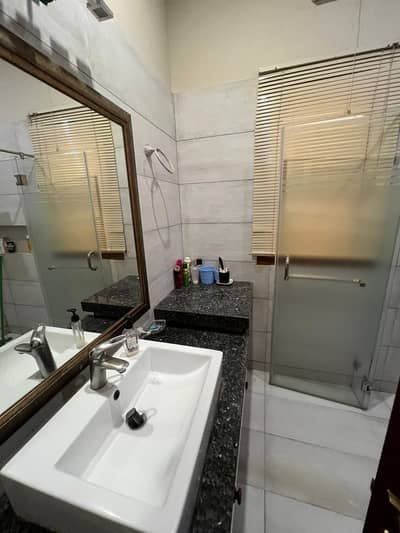 LUXURIOUS BRAND NEW 3-BEDROOM APARTMENT FOR SALE IN BUKHARI COMMERCIAL