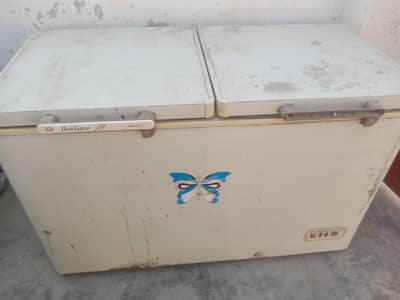 ڈفریزر ڈبل ڈور بہترین حالت میں 