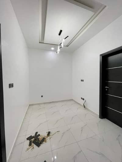 10 MARLA HOUSE IS AVAILABLE FOR SALE IN GULBERG