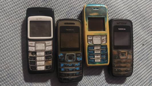 4 nokia ke mobile he charo ok hai koi kharabi nai loa laat mobiles hen