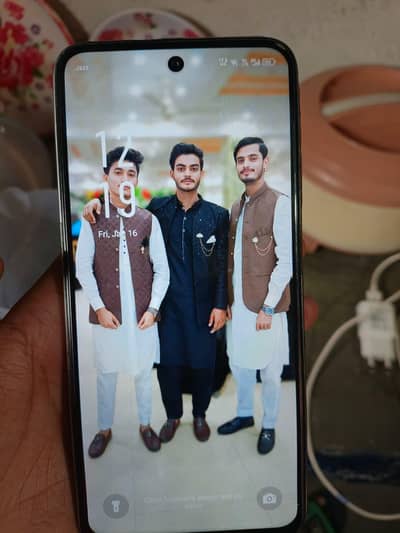 one hand usad ok hy new mobile  only call Karne hy  no oper no repair