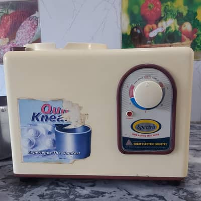 kneeding machine ( ata dundna wali machine)