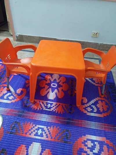 kids chairs along with kids study table