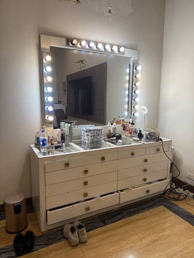 Dressing without mirror