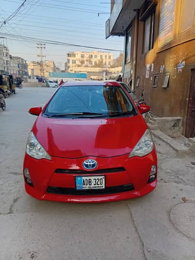 Toyota Aqua 2013 immaculate condition car