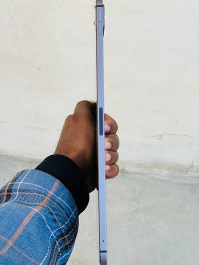 iPad Pro 2022 11 inch 2nd generation 128 gb with box and cable