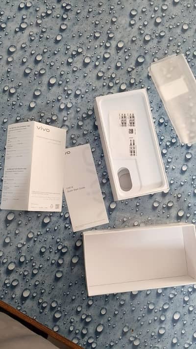 y19s light use 10/10 6 / 128