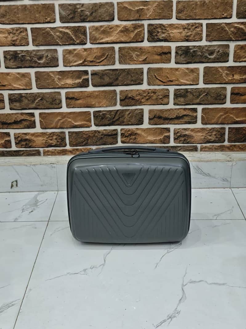 Makeup box unbroken 2